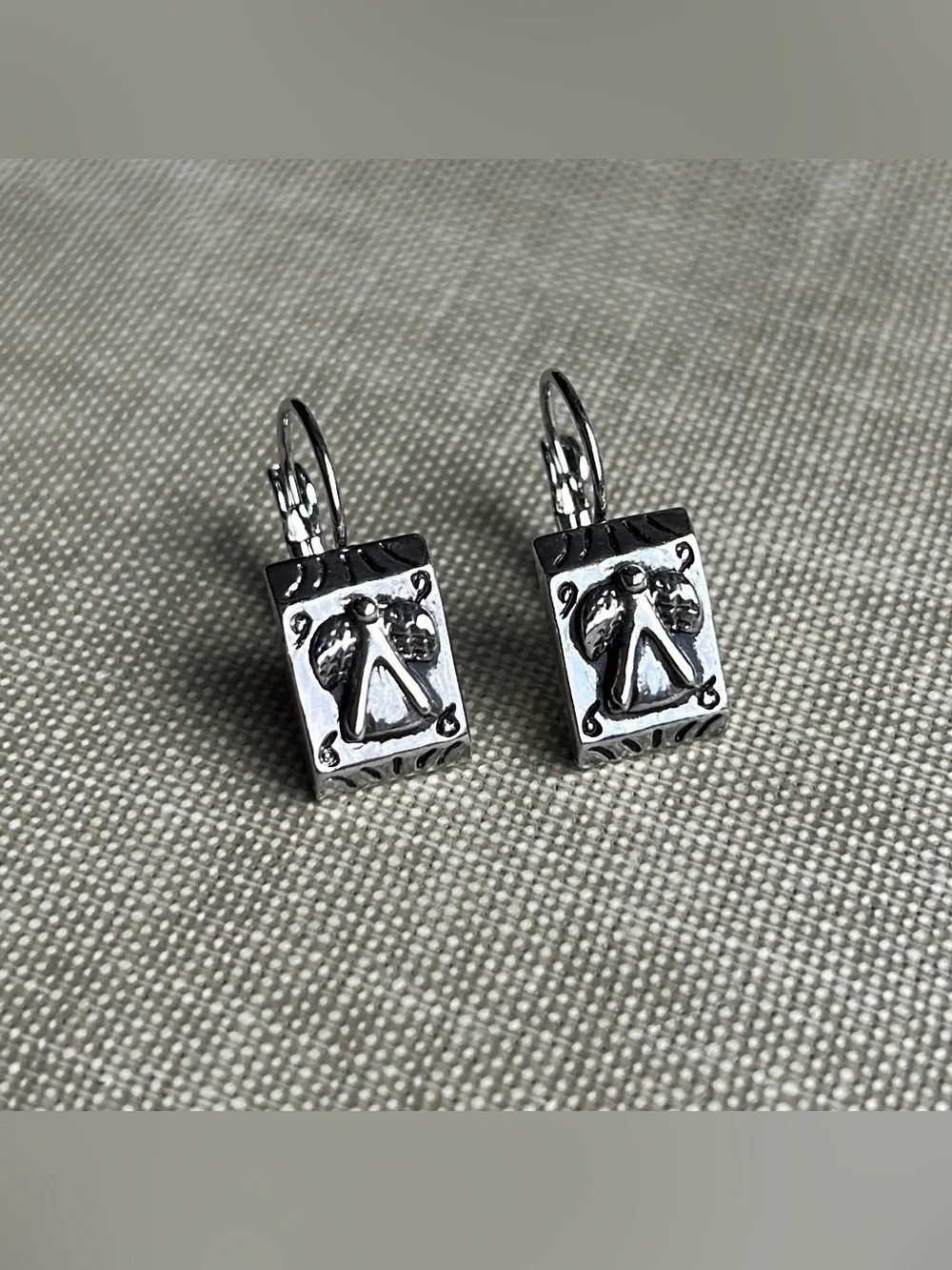 Women’s Silver Tone Embossed Angel Textured Accent rectangular Earrings NWOT